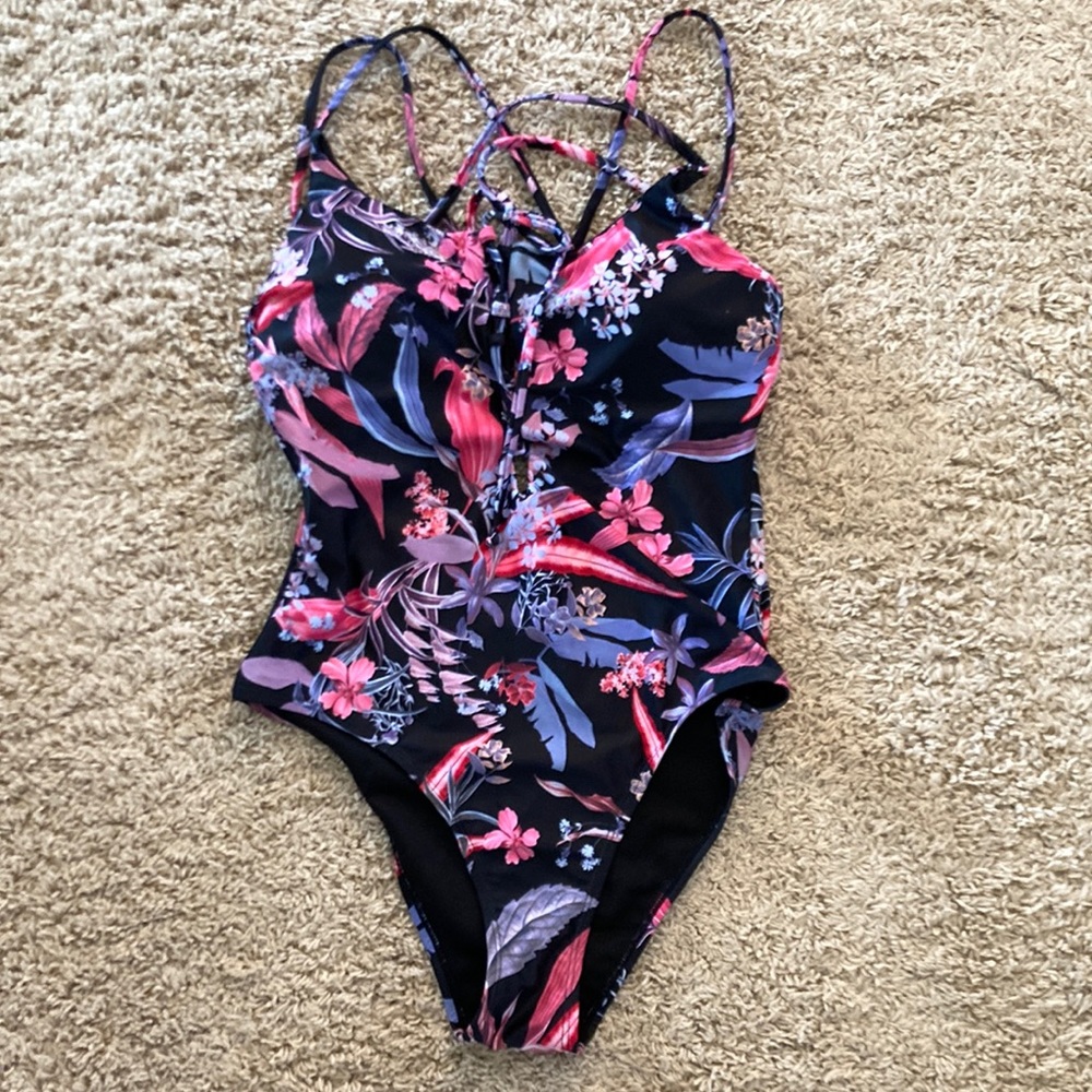 Beautiful LIQUID  Hawaiian Floral Women’s One Piece Bathing Suit